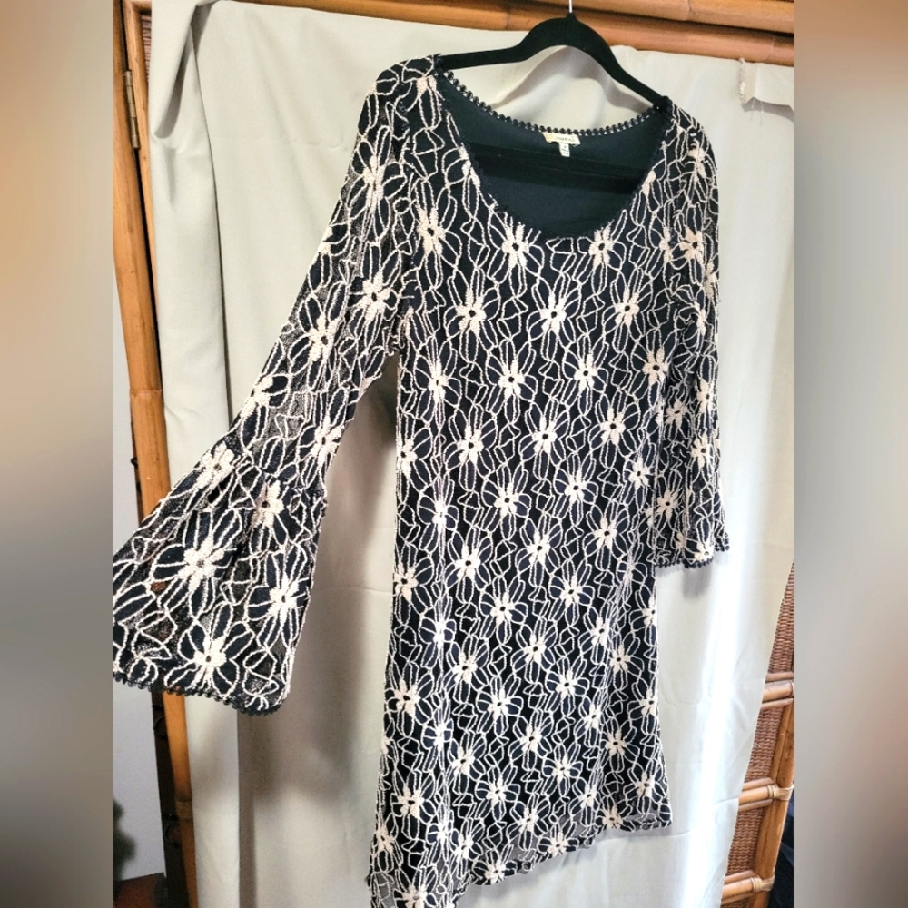 Dress - Picture 1 of 3